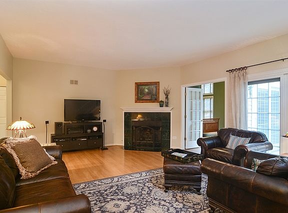 3rd image of 1625 W Ethans Glen Dr