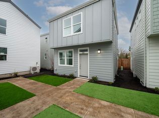 2826 N Crater Ln, Newberg, OR 97132