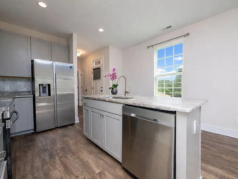 1026 Abbott St — Photo 6