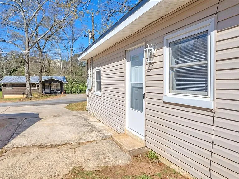 315 Evans St — Photo 4