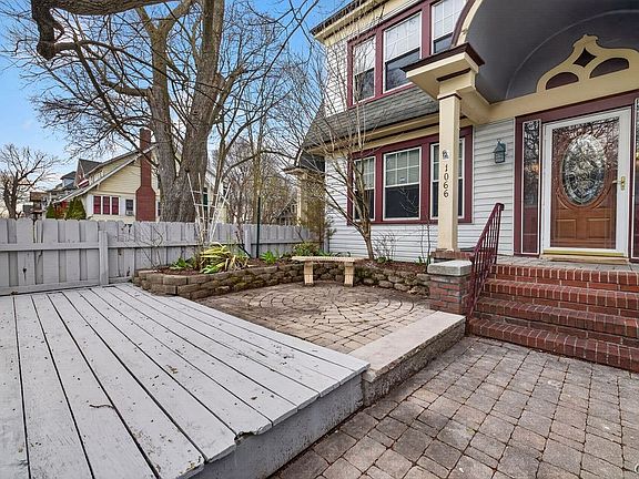 4th image of 1062 Bellevue Ave