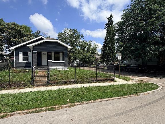4th image of 2826 E 17th St