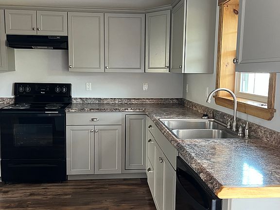 2nd image of 35 Meadow Farm Rd