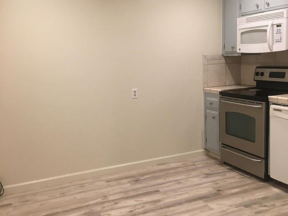 2nd image of 1006 Westlynn Way APT 2