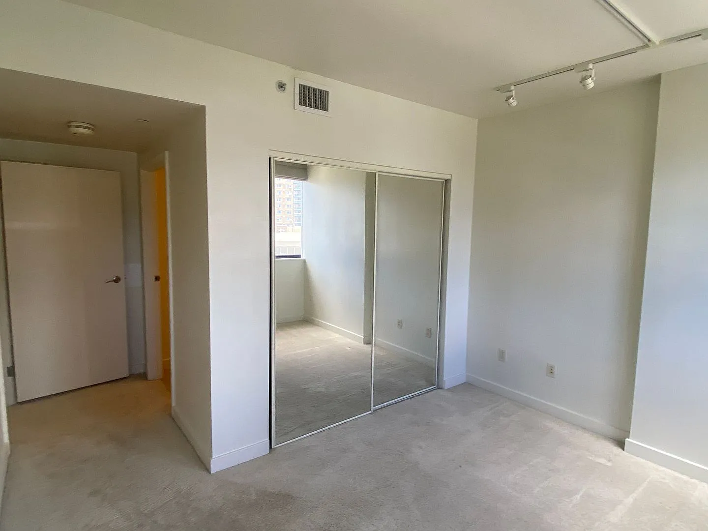 600 Queen St — Photo 4