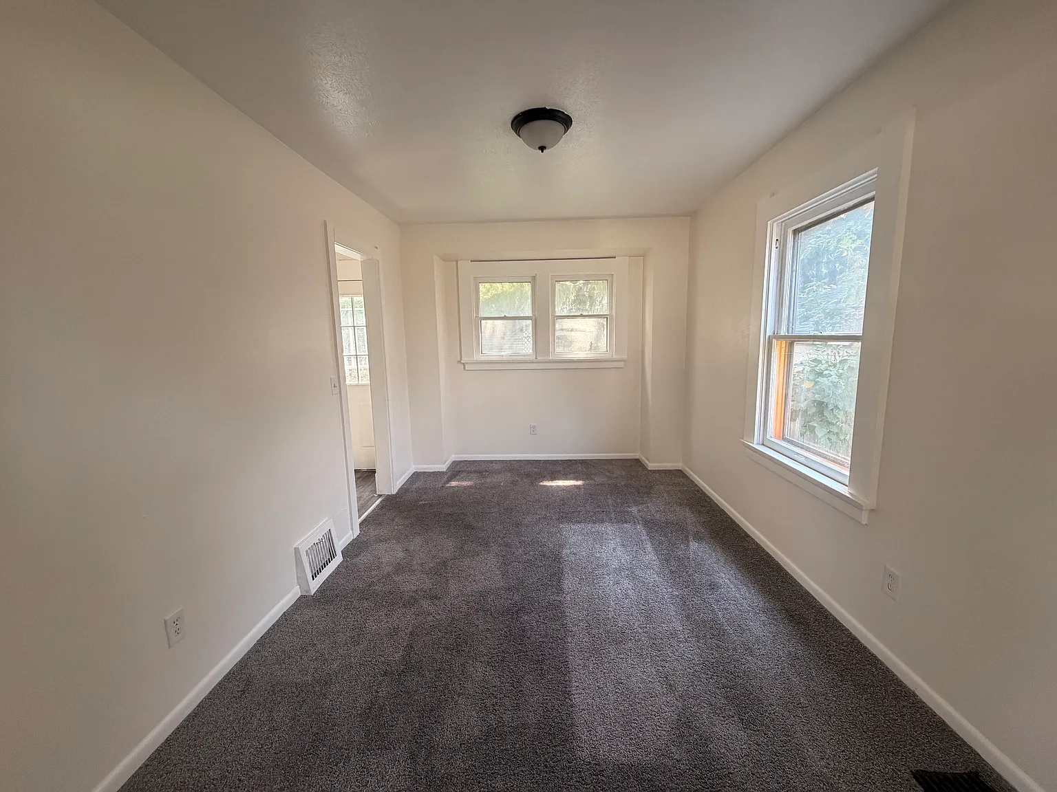 3 bed, 1128 sqft, $1,400 — Photo 3