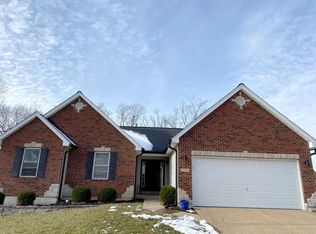 1054 Dardenne Woods Dr, O'Fallon, MO 63368