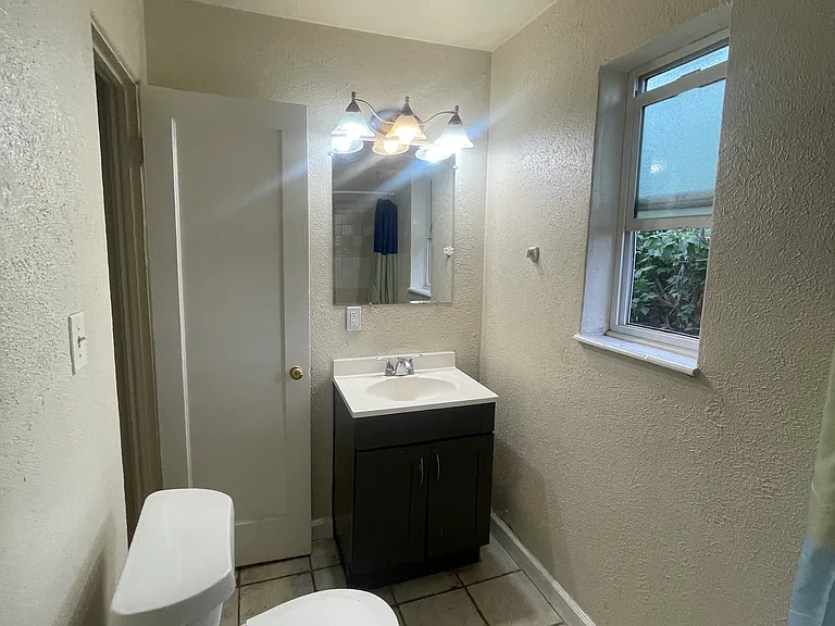 1440 Clinton St — Photo 17