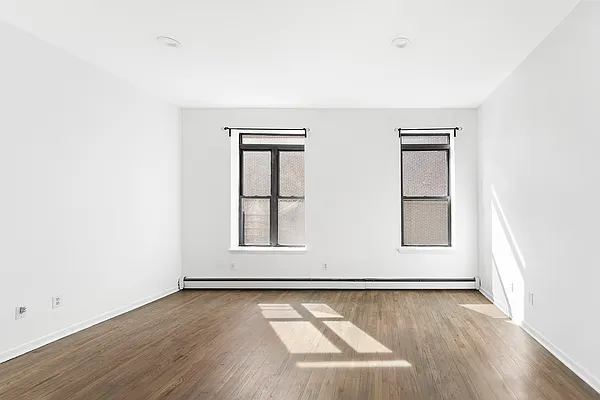 Rented by Ntrust Realty LLC | media 10