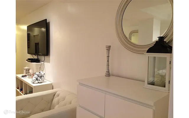 Rented by Douglas Elliman | media 17
