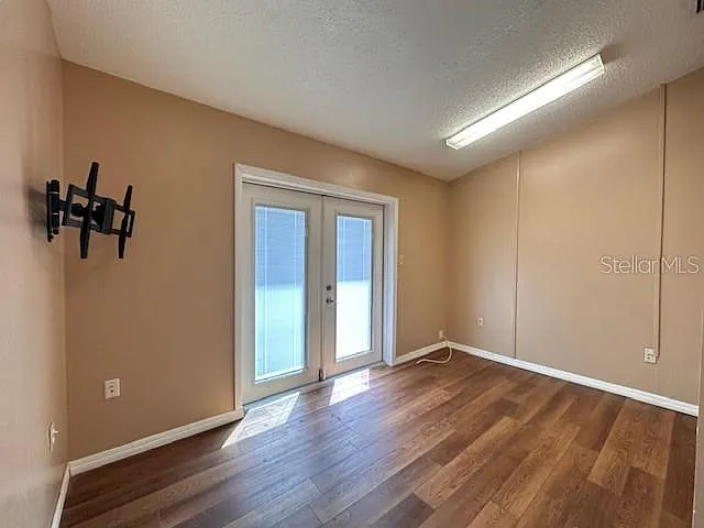 542 E Caroline St — Photo 6