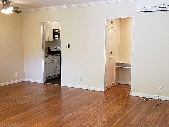 3rd image of 16524 W Sunset Blvd