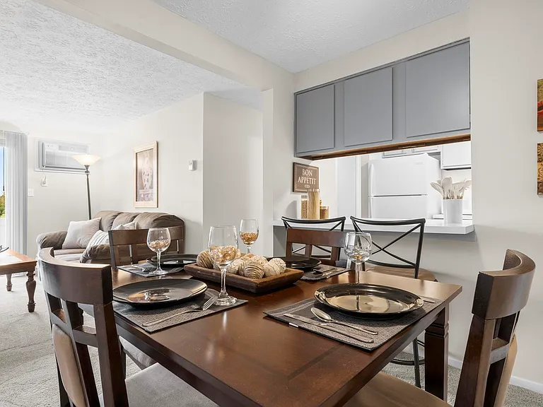 Williamsburg and Portage Pointe Apartments — Photo 16