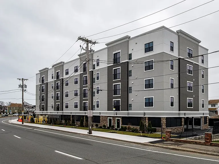 450 American Legion Hwy #304 — Photo 24