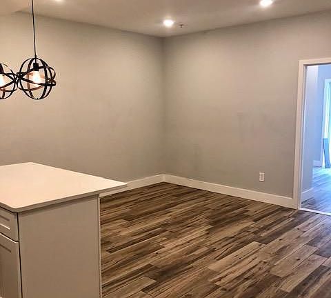 3rd image of 2562 Frankford Ave #1R