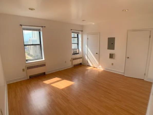 823 N Franklin St, Philadelphia, PA 19123