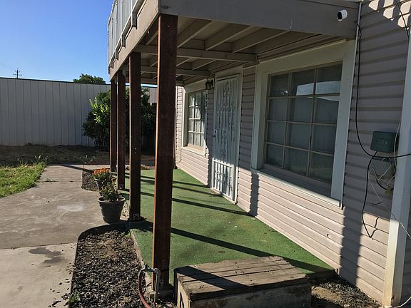 3rd image of 336 Moffat Blvd