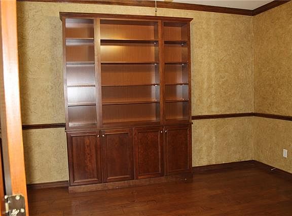 5th image of 5029 Breezewind Ln