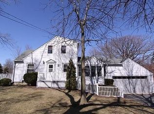 3530 W Edgerton Ave, Greenfield, WI 53221