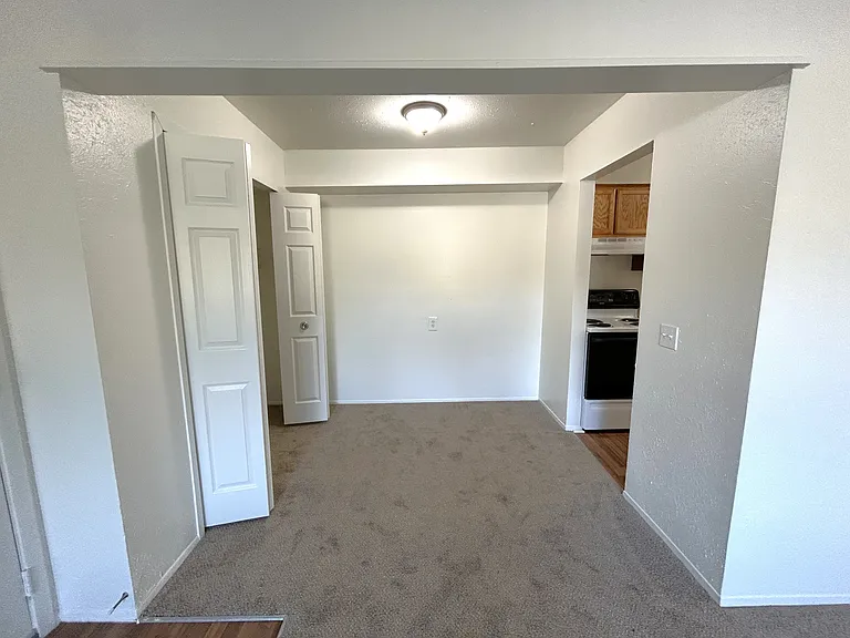 Windsor Place Apartments — Photo 171