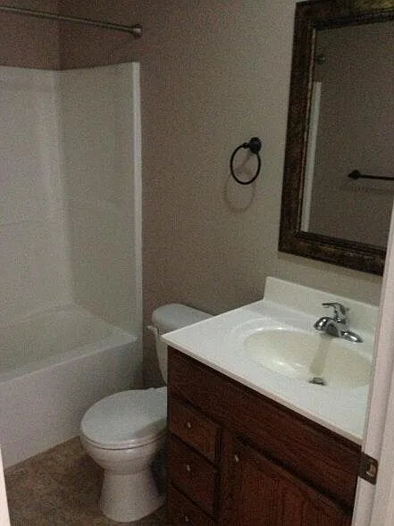 2 bed, 1025 sqft, $800 — Photo 4