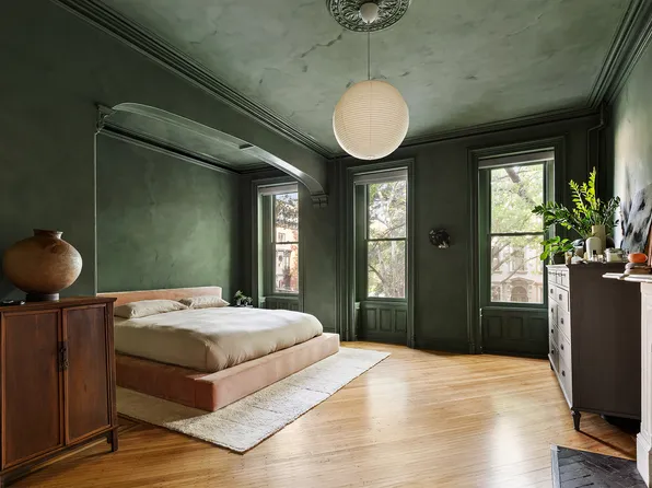 100 6th Avenue image 12 of 27