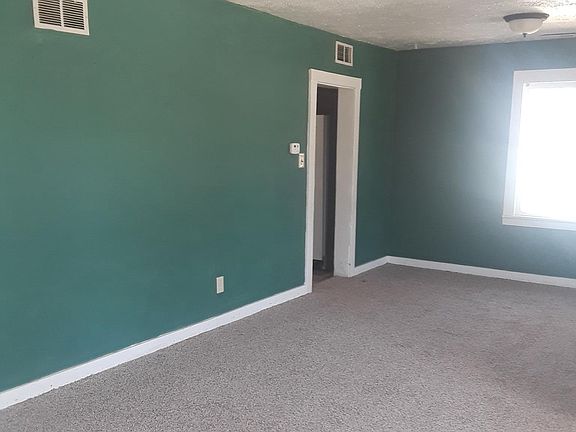 Good size living room w/fan. 