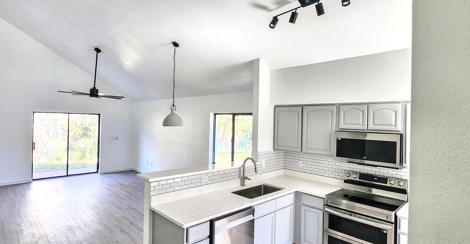 1 bed, 1.5 bath, 1471 sqft, $1,000 — Photo 2