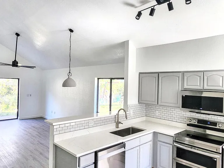 33 Pony Express Dr #B — Photo 2