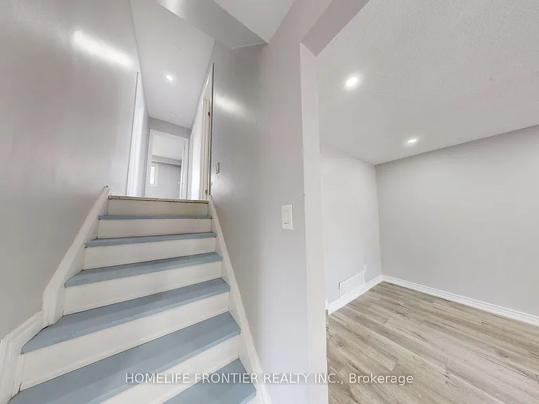 337 Hansen Rd N #UPPER — Photo 19