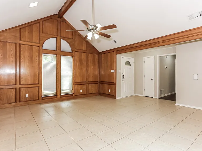 410 W Jefferson St — Photo 4