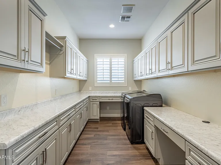 70 E Kennedia Dr — Photo 8