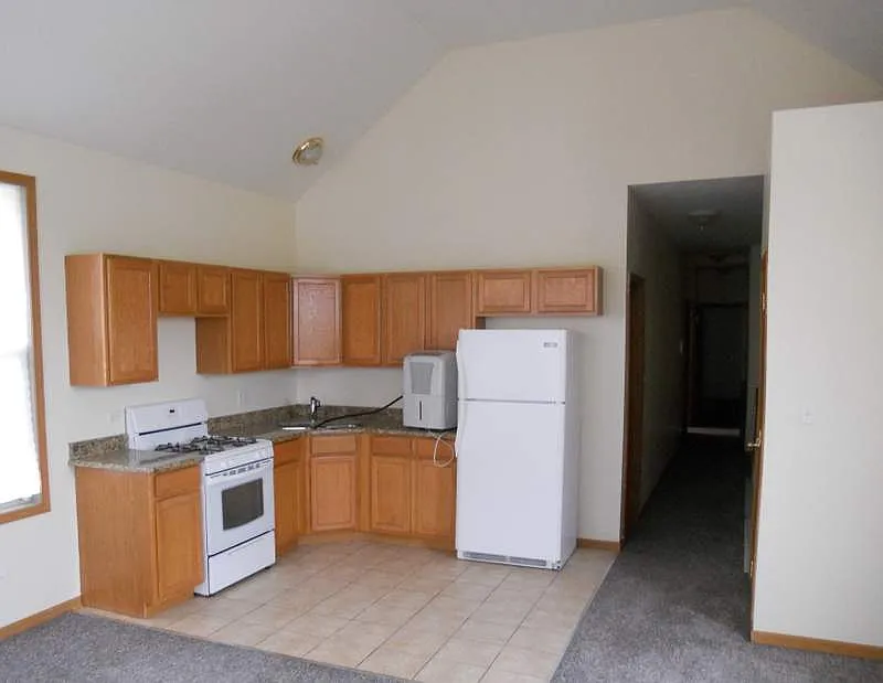 11031 S. Edbrooke - JMCM - 1st floor — Photo 3