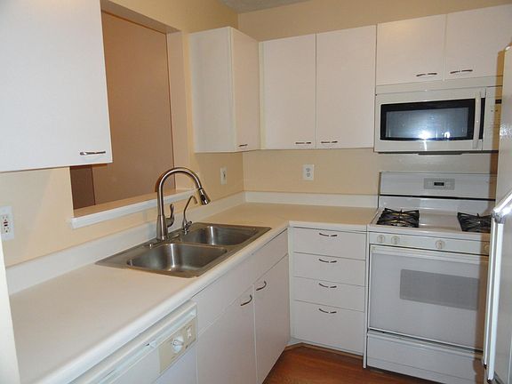 5th image of 1665 Blackhorse Ln