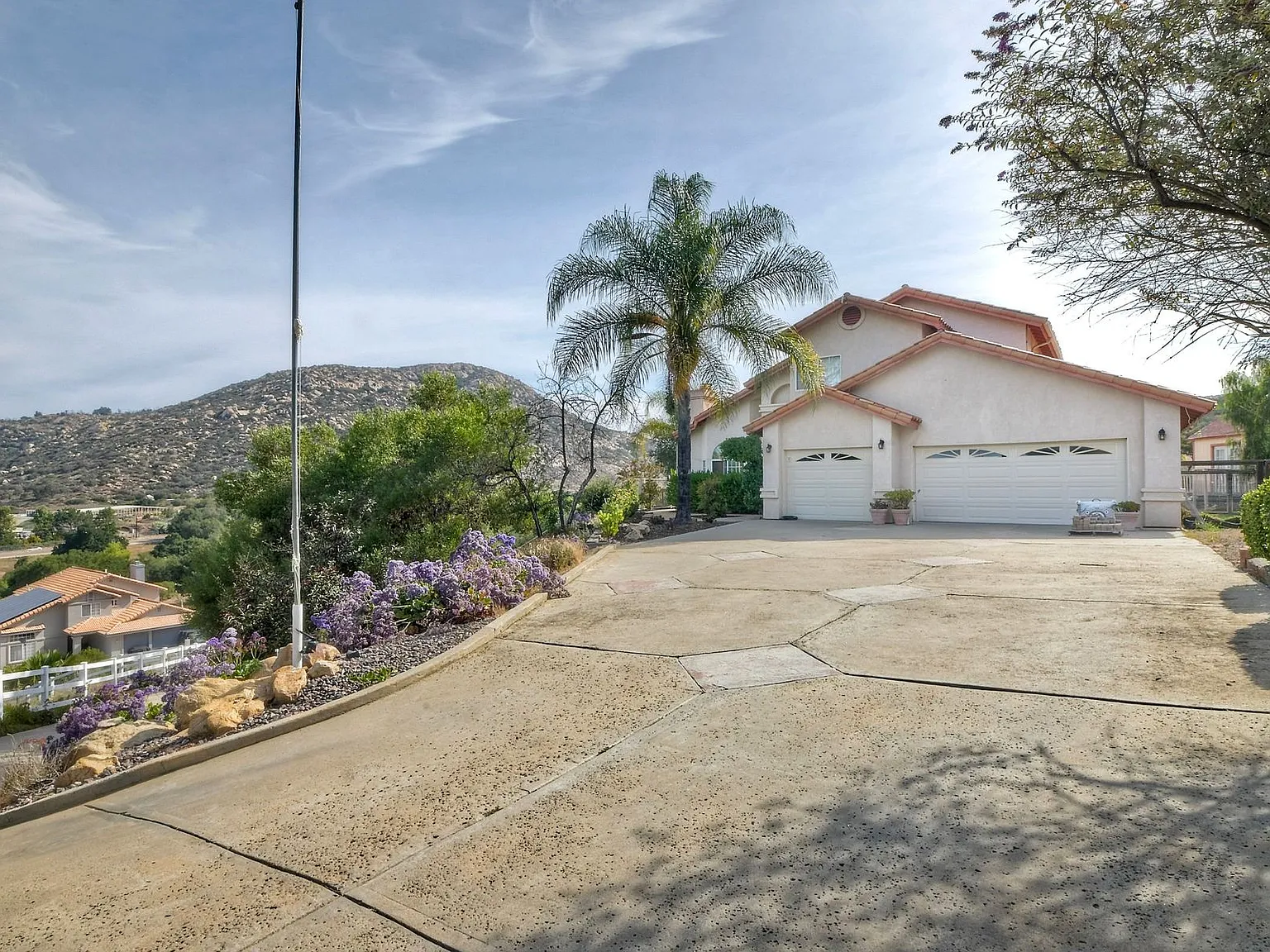 5 bed, 2462 sqft, $5,000 — Photo 3