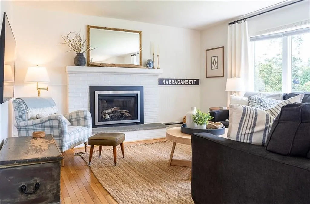 3 bed, 3.0 bath, 1820 sqft, $5,750 — Photo 2