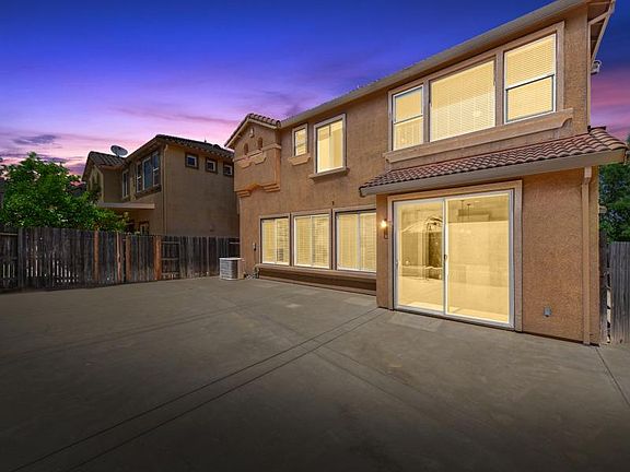 3rd image of 12430 Canyonlands Dr