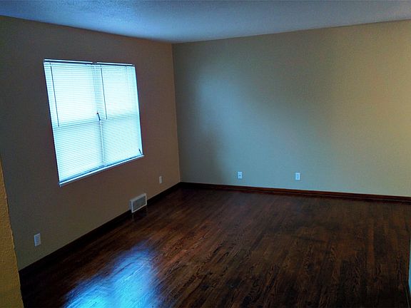 2nd image of 405 NE Orchard Dr Unit A