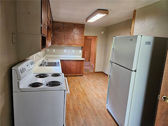 5th image of 453 Summit Street
