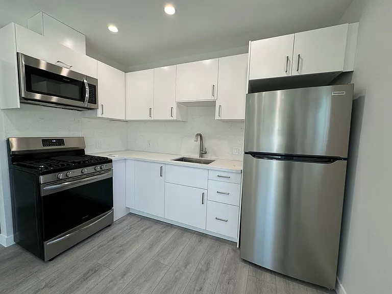 11517 Balboa Blvd — Photo 1