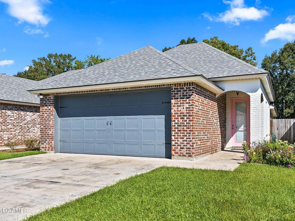 1st image of 226 Twin Meadow Ln