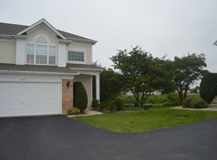 1052 Huntington Dr, Elk Grove Village, IL 60007