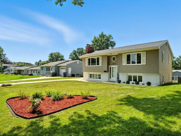 3058 San Salvador Dr, Waterloo, IA 50702