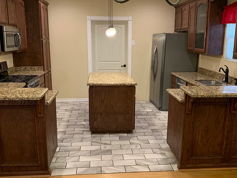 503 W Mesquite Ave — Photo 1