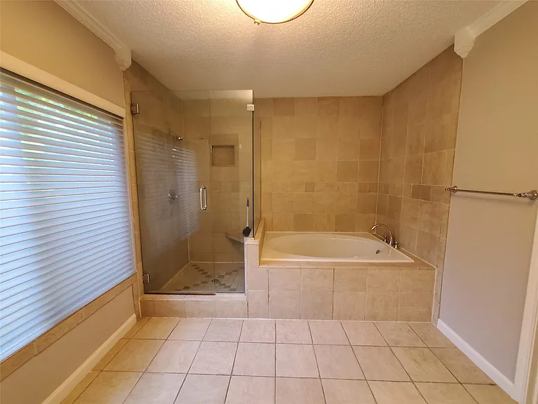 3323 Green Fields Dr — Photo 11