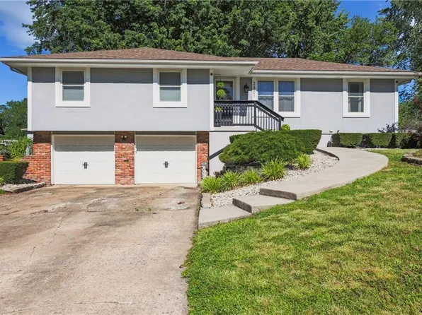 2301 S Park Ave, Oak Grove, MO 64075