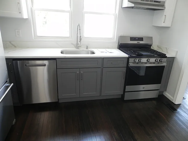 10 Hawkins Ave — Photo 7