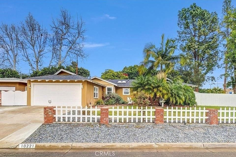 1st image of 10221 Roselee Dr