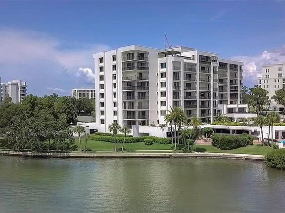 3rd image of 8 Belleview Blvd APT 208