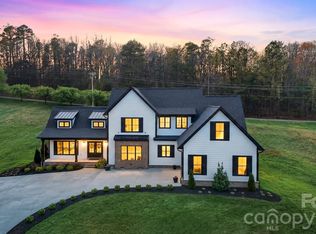 157 Franklin Ln, Taylorsville, NC 28681